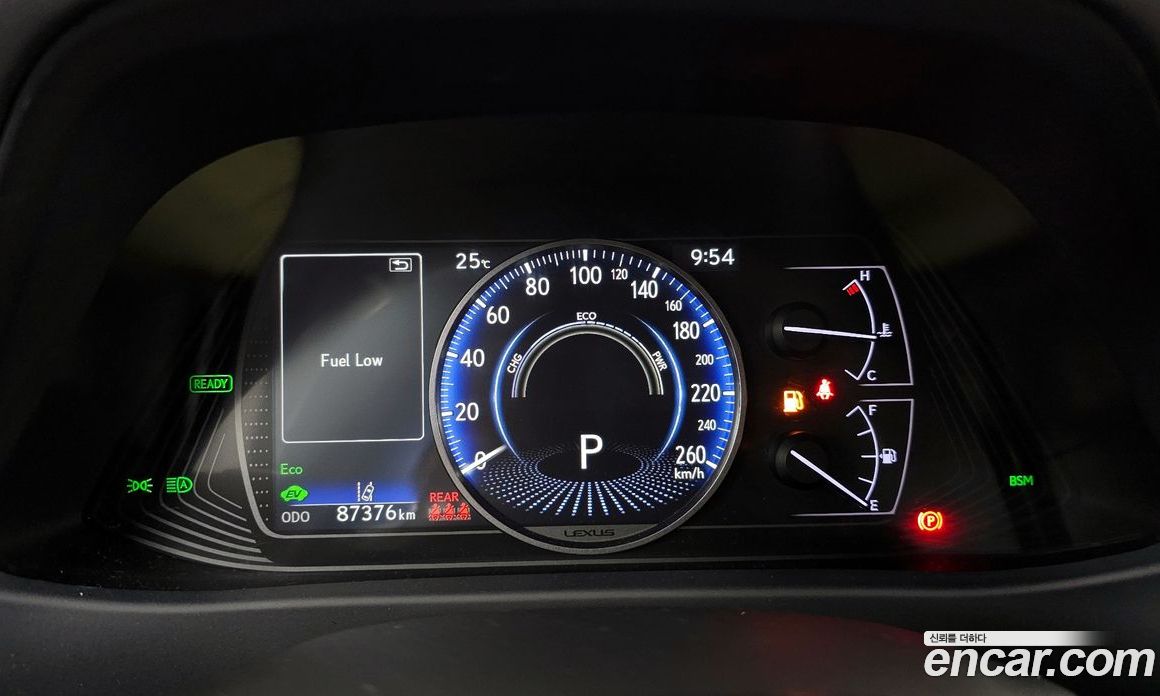 Lexus UX250h фото 8