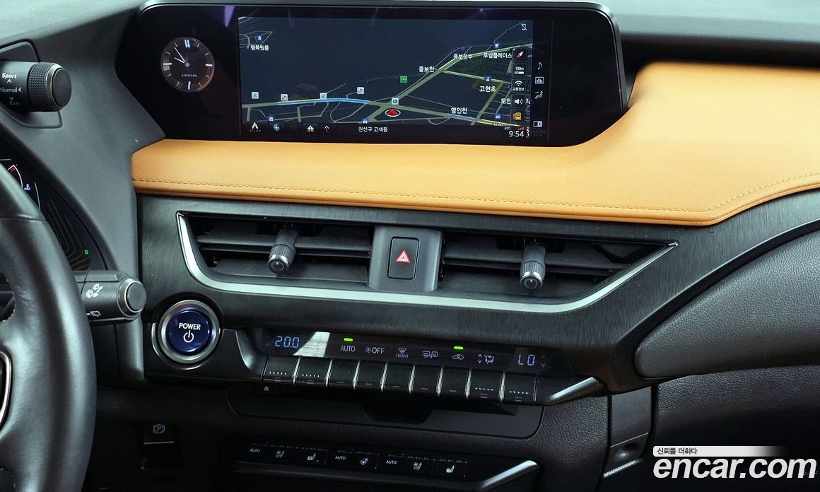 Lexus UX250h фото 14