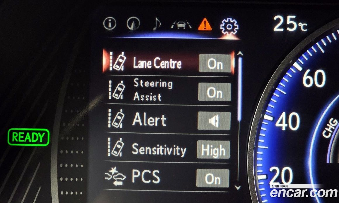 Lexus UX250h фото 16