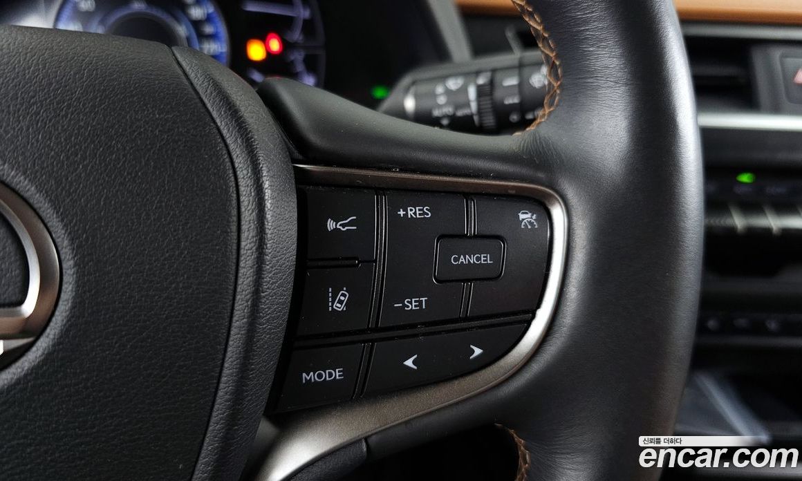 Lexus UX250h фото 19