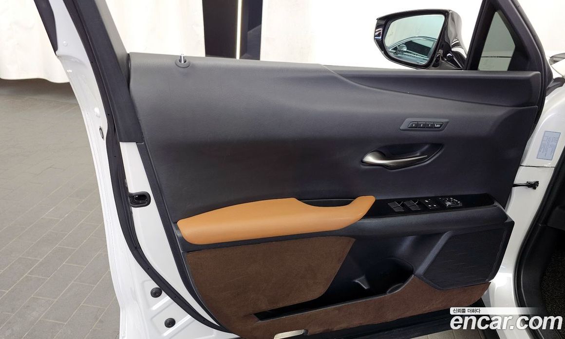 Lexus UX250h фото 24