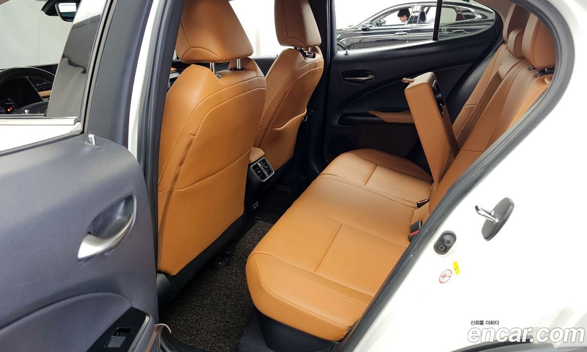 Lexus UX250h фото 26