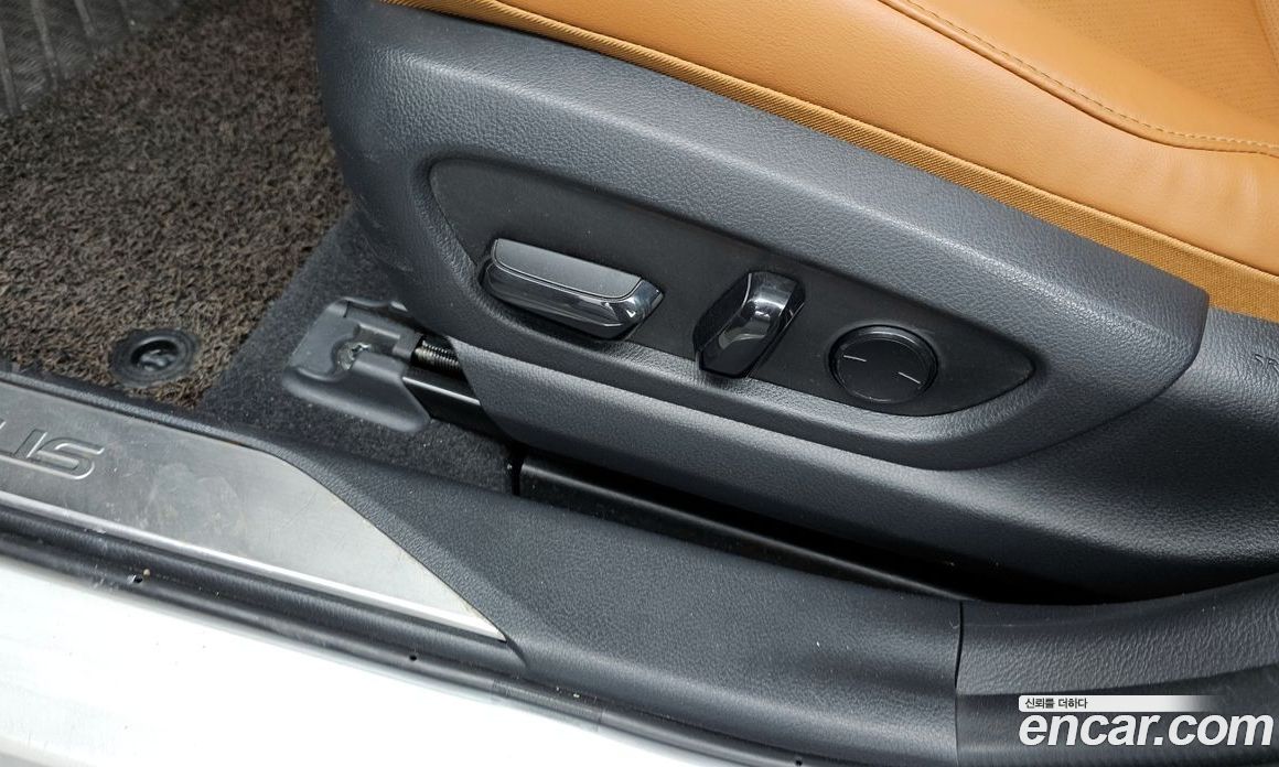 Lexus UX250h фото 32