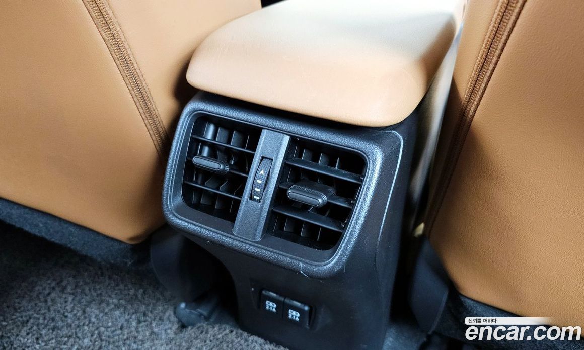 Lexus UX250h фото 33