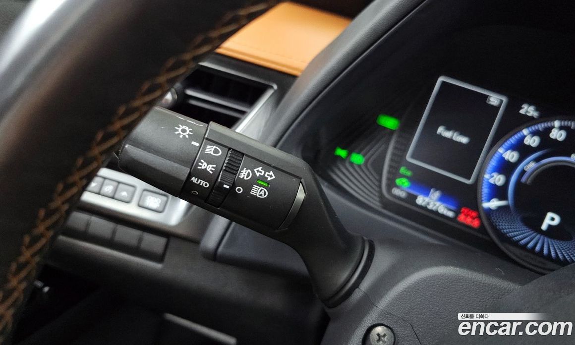 Lexus UX250h фото 34