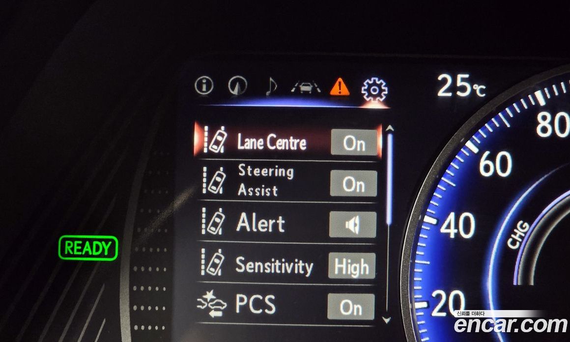 Lexus UX250h фото 36