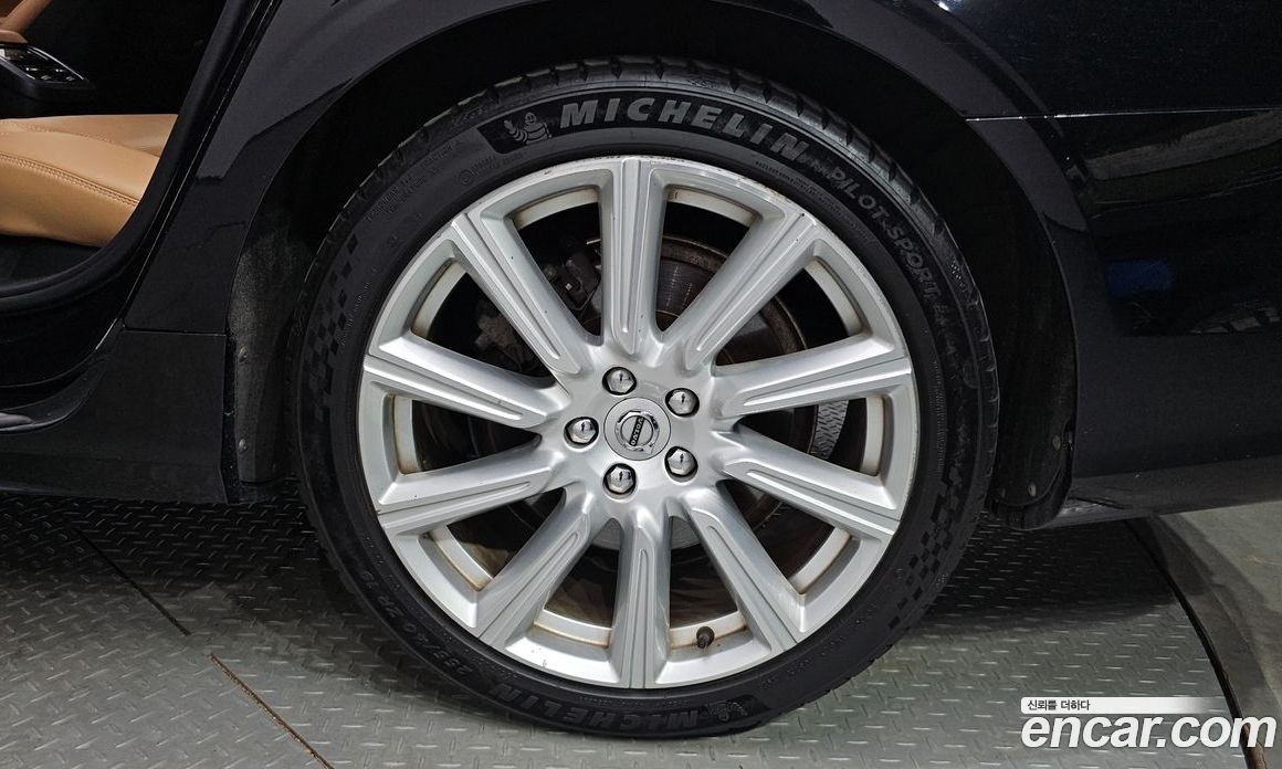 Volvo S90 фото 21