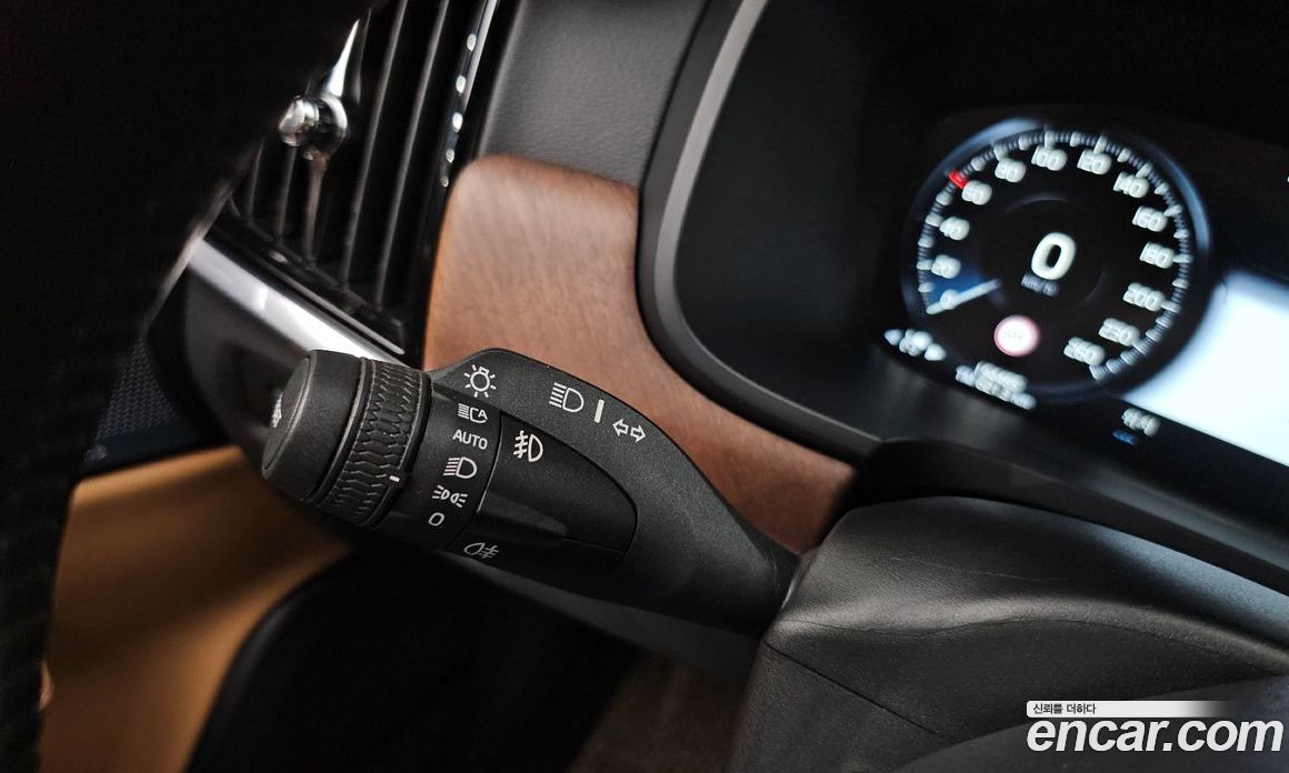 Volvo S90 фото 30