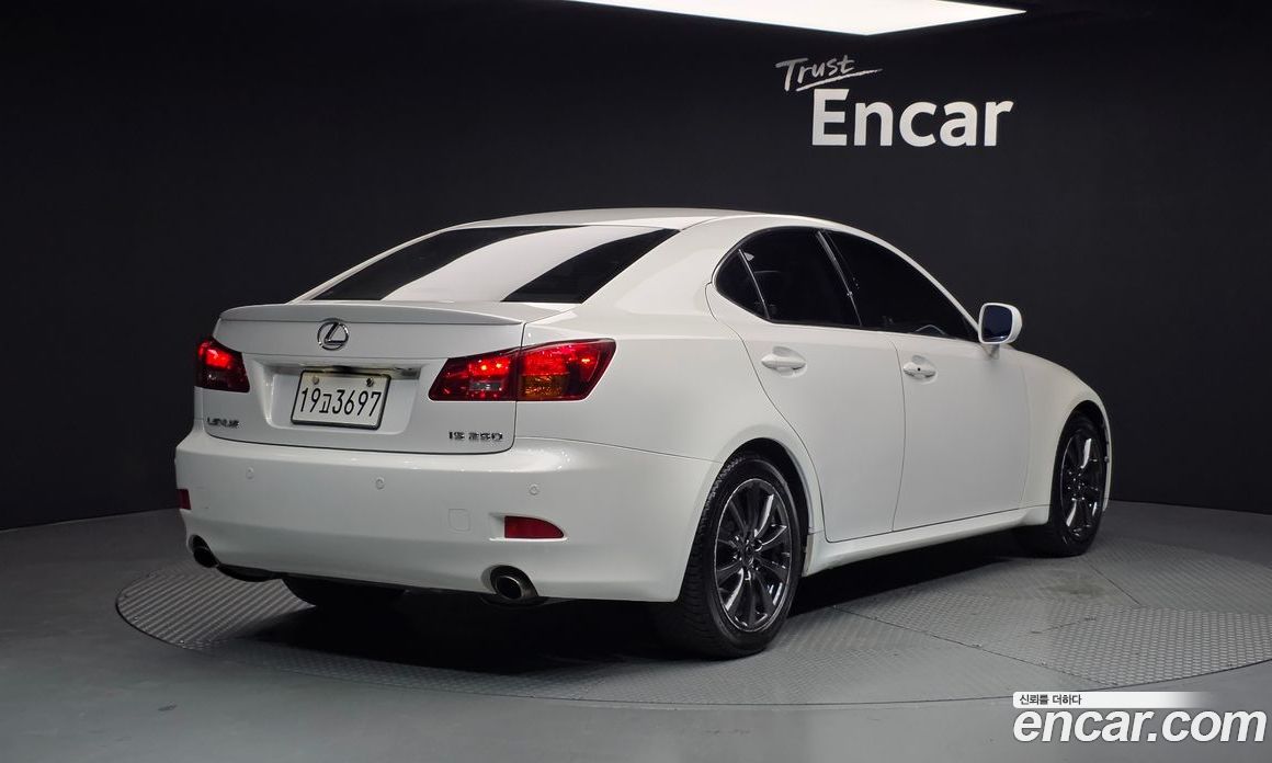 Lexus IS250 фото 2