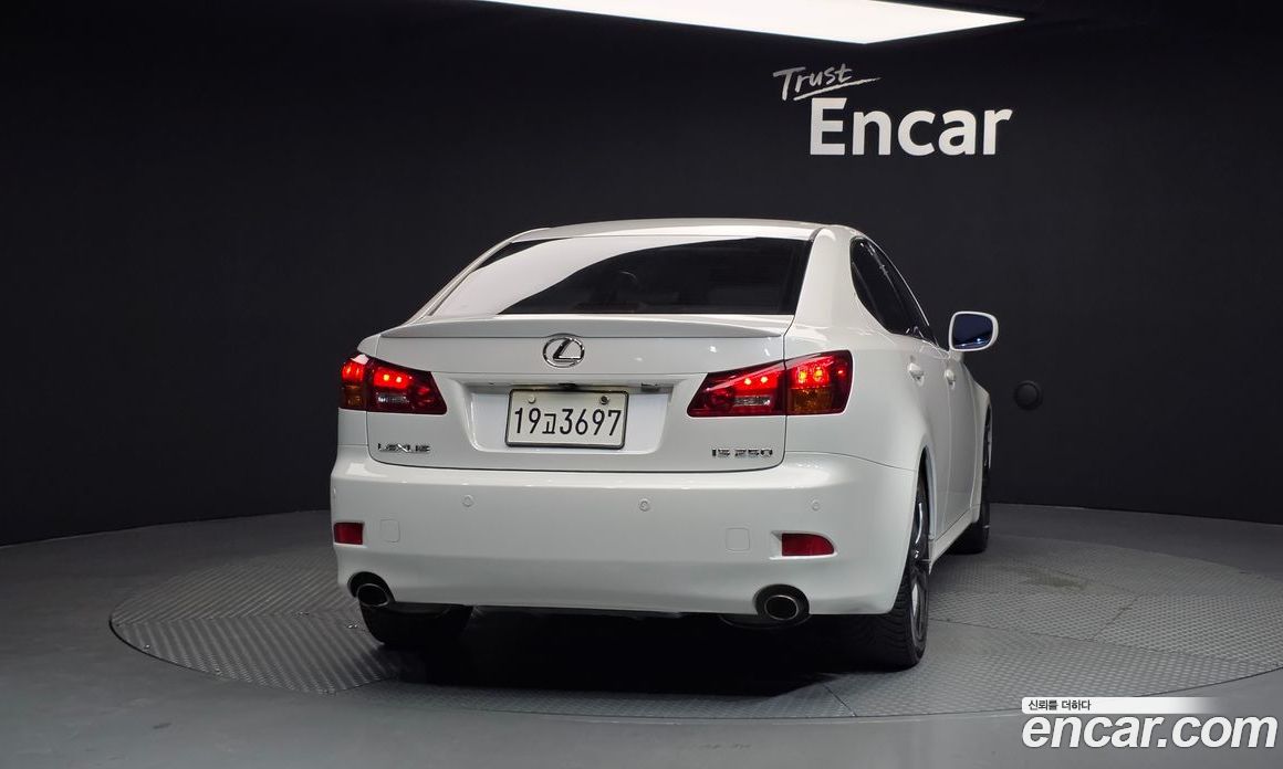 Lexus IS250 фото 4