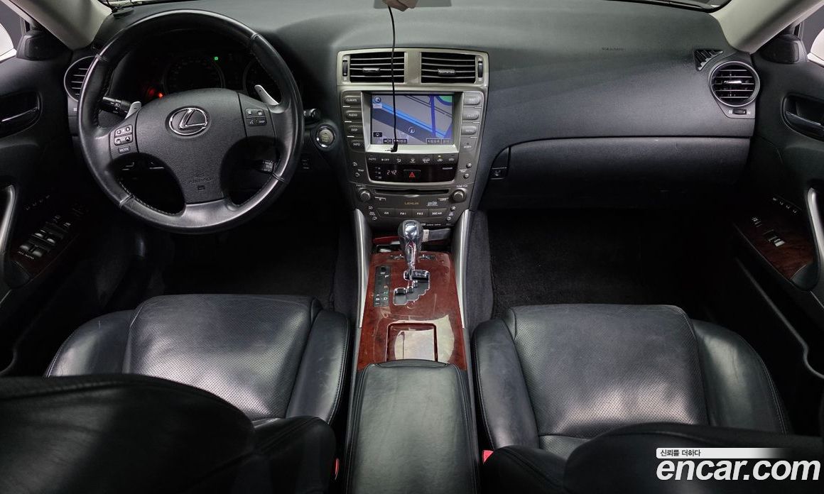 Lexus IS250 фото 7