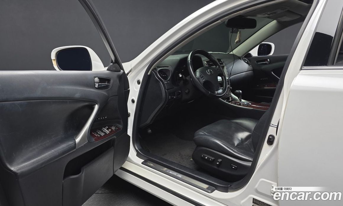 Lexus IS250 фото 10
