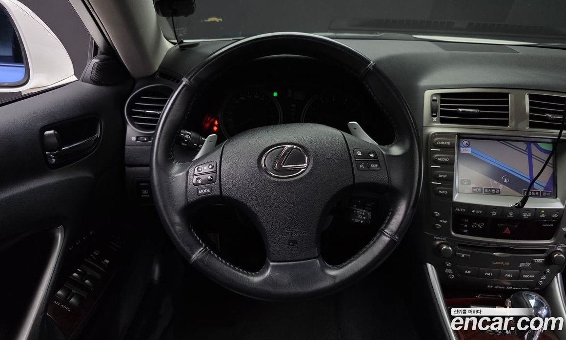 Lexus IS250 фото 13
