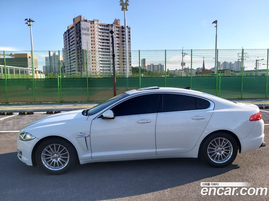 Jaguar XF New фото 5