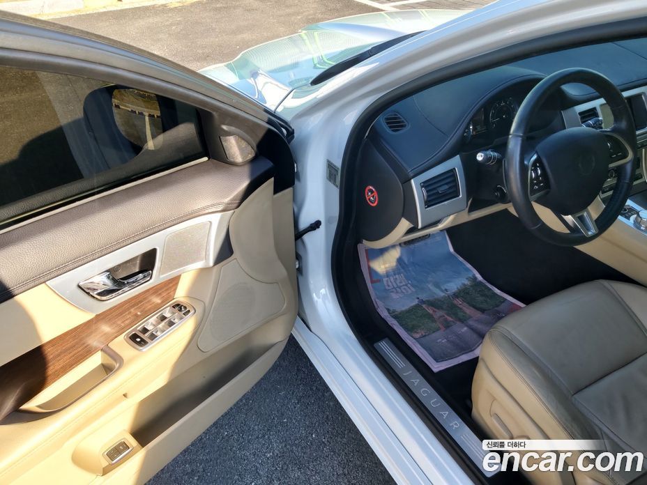 Jaguar XF New фото 7