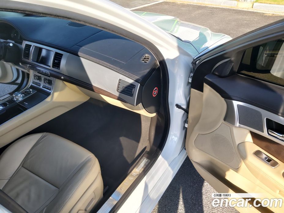 Jaguar XF New фото 9