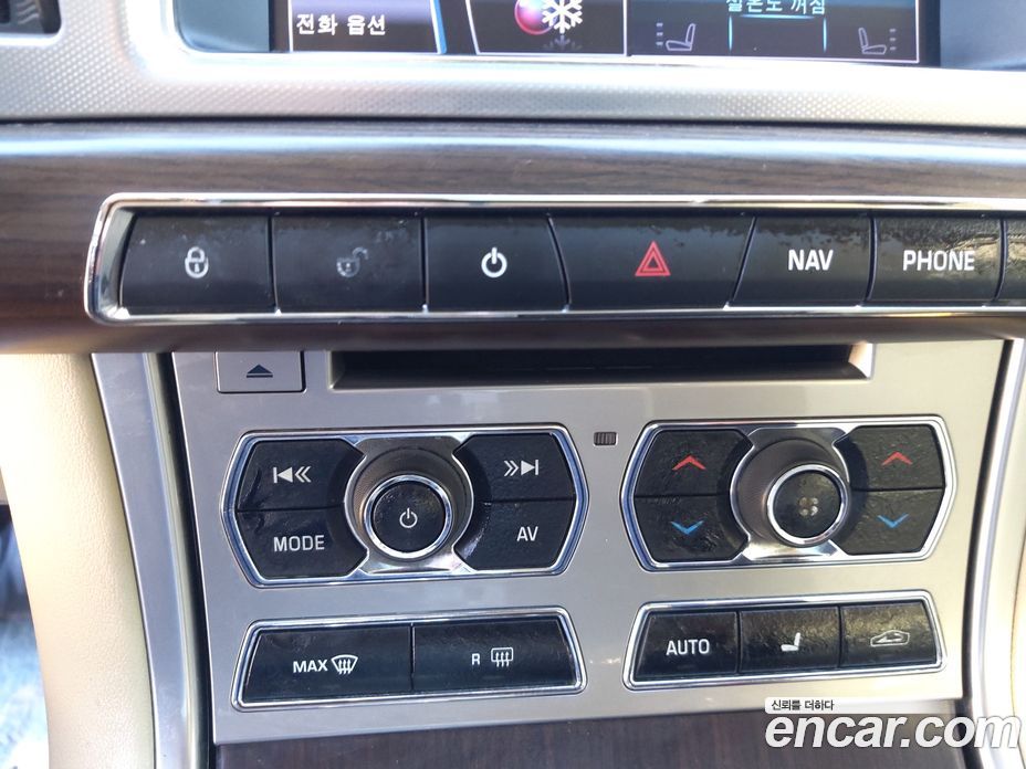Jaguar XF New фото 12
