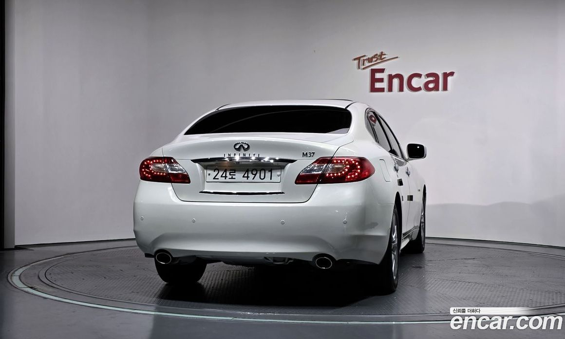 Infiniti M37 фото 4