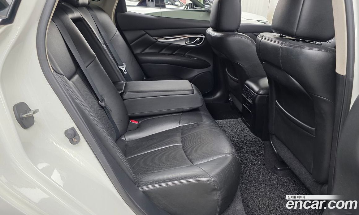 Infiniti M37 фото 11