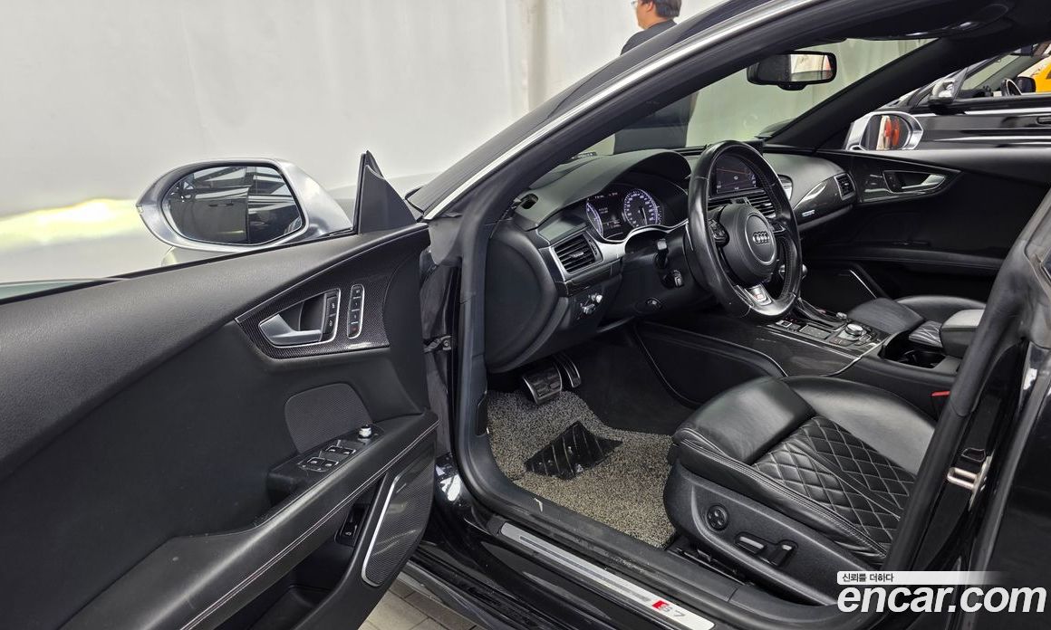 Audi S7 фото 10