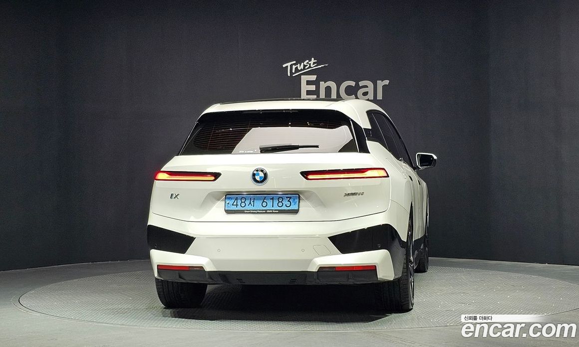 BMW iX фото 4