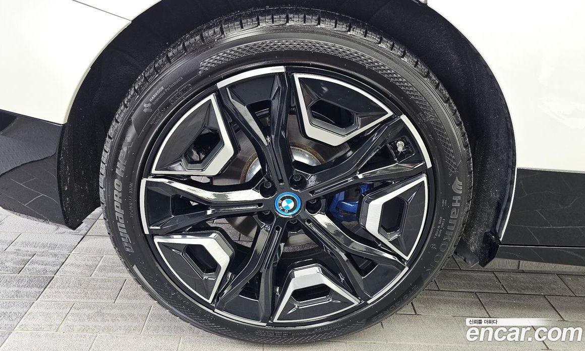 BMW iX фото 5