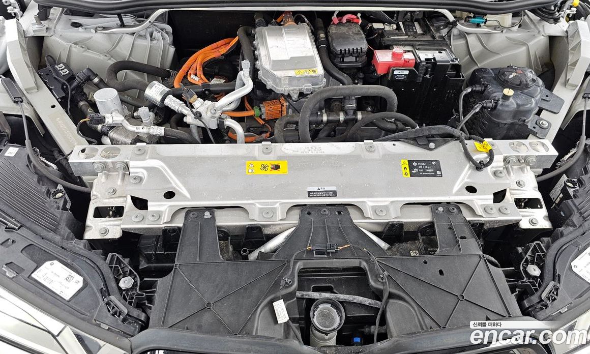 BMW iX фото 6