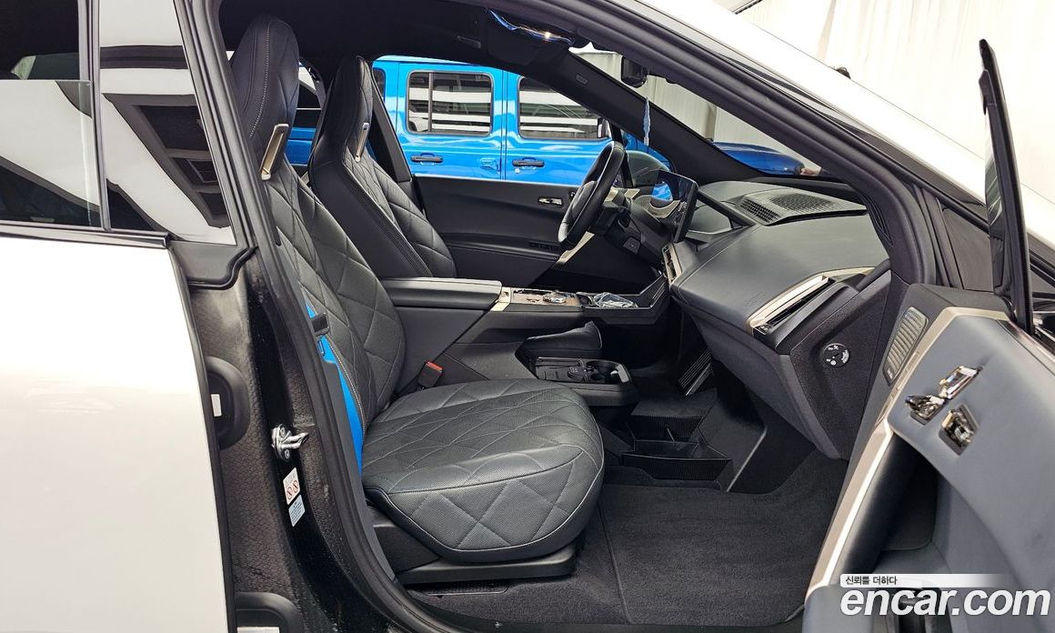 BMW iX фото 11