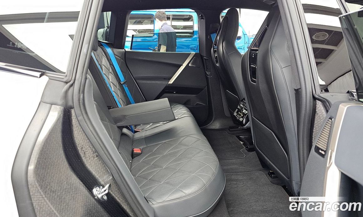 BMW iX фото 12