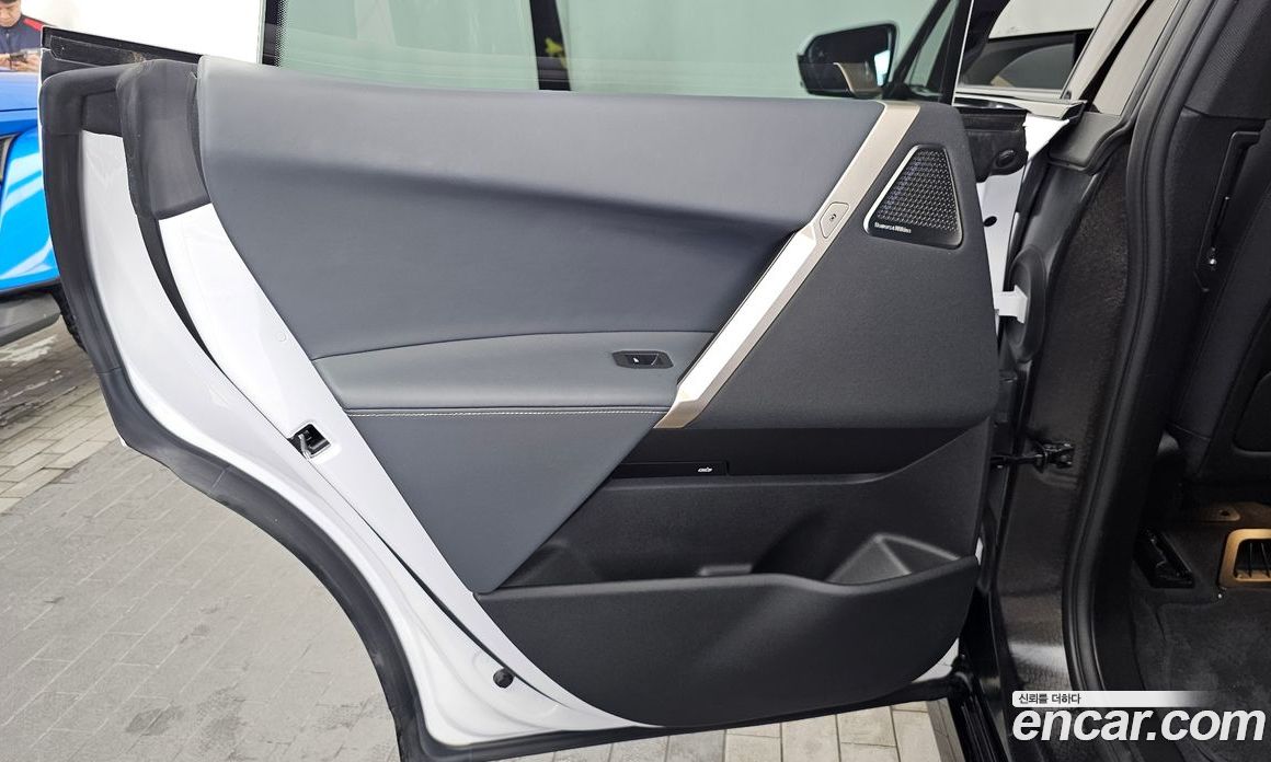 BMW iX фото 25