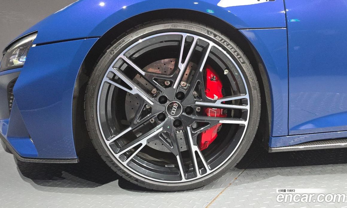Audi R8 (4S) фото 5
