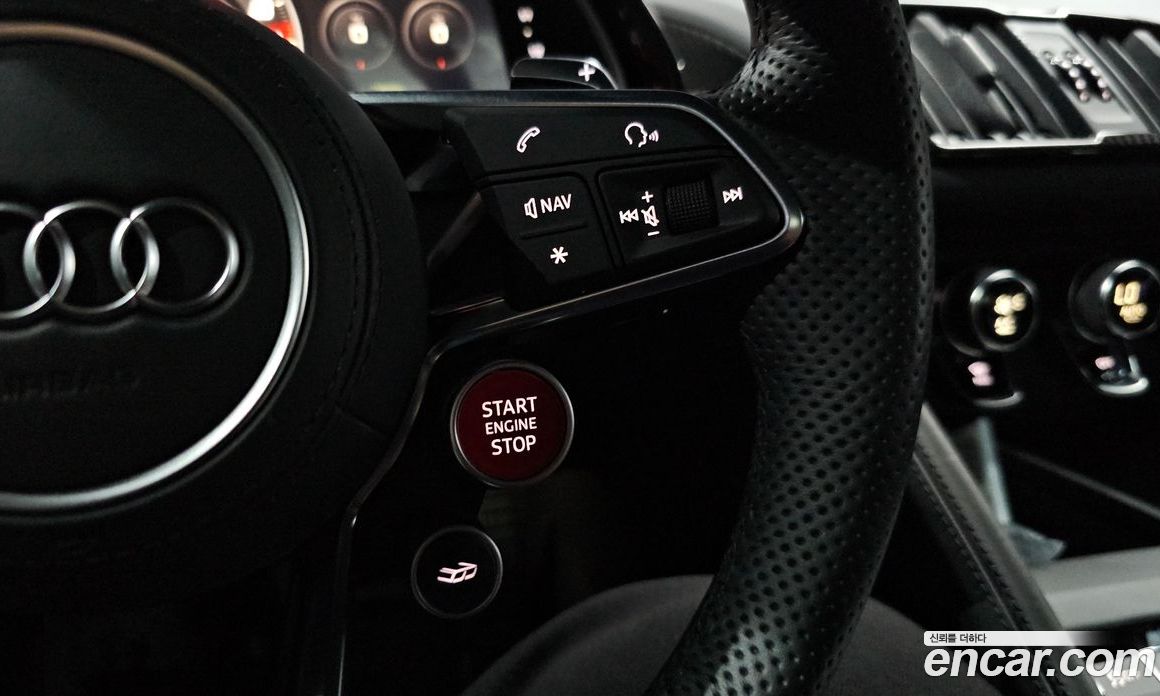 Audi R8 (4S) фото 15