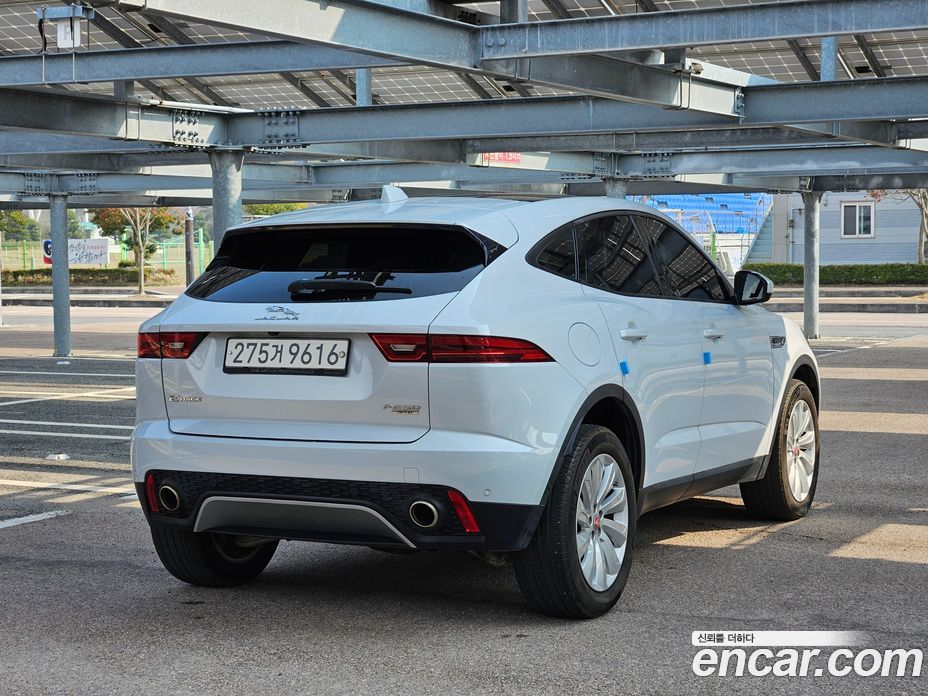 Jaguar E-PACE фото 3