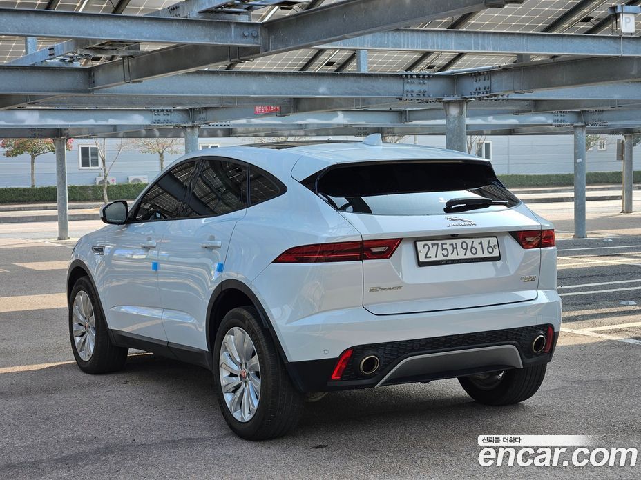 Jaguar E-PACE фото 4