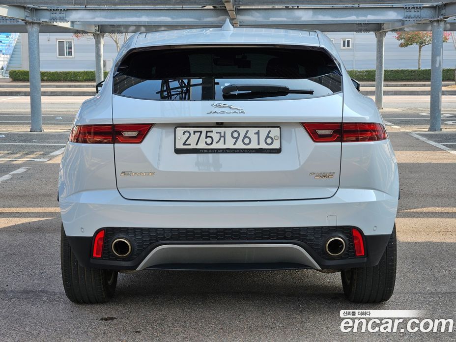 Jaguar E-PACE фото 6