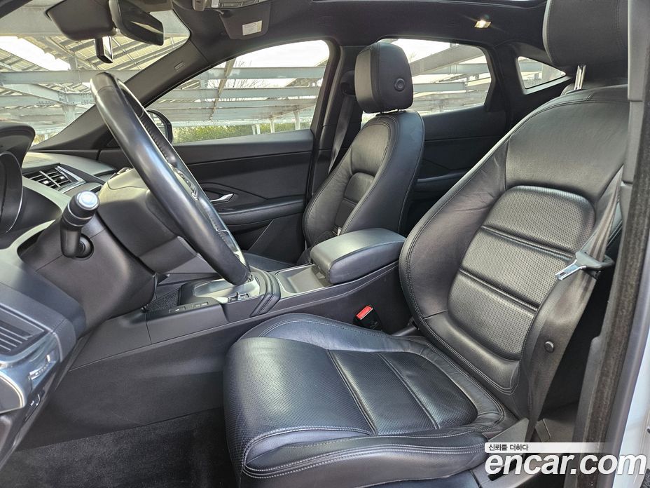 Jaguar E-PACE фото 9