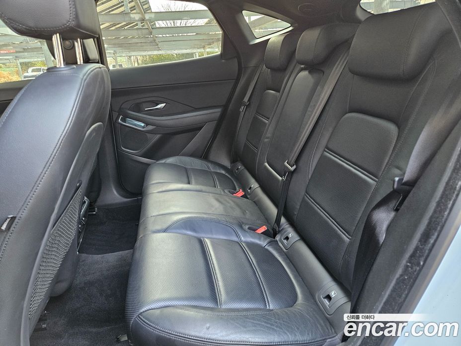Jaguar E-PACE фото 10
