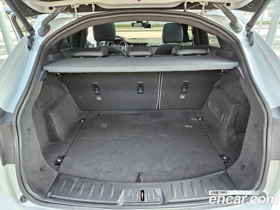 Jaguar E-PACE фото 11