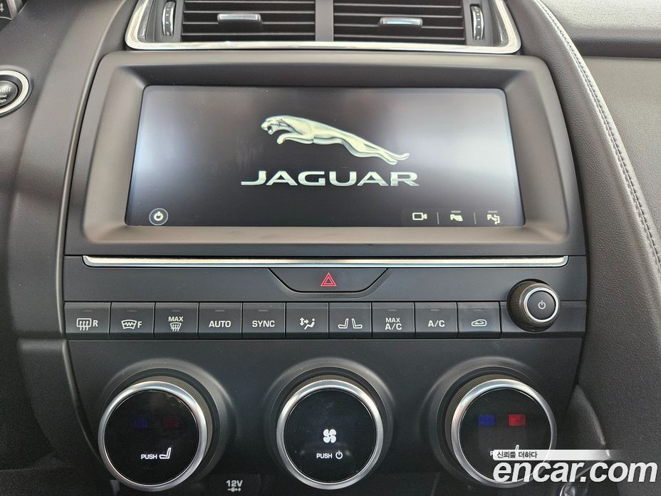 Jaguar E-PACE фото 13