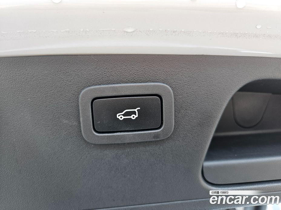 Jaguar E-PACE фото 17