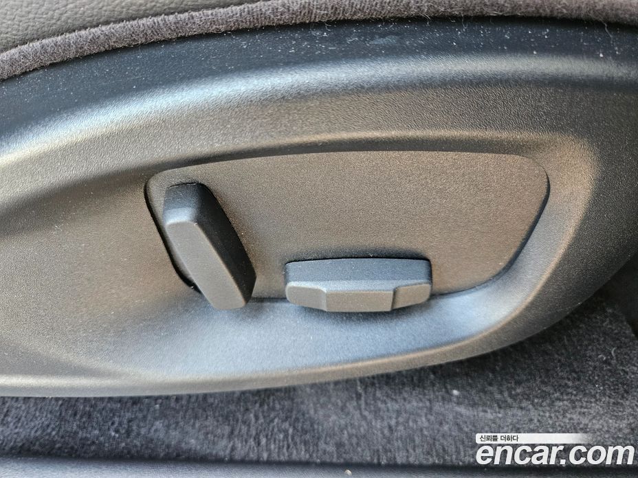 Jaguar E-PACE фото 18