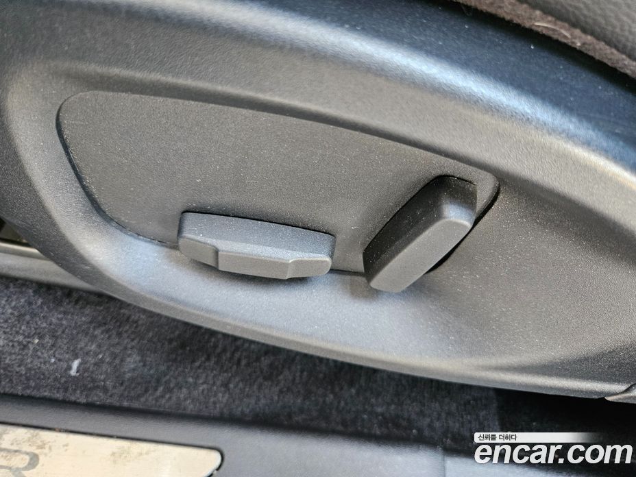 Jaguar E-PACE фото 19