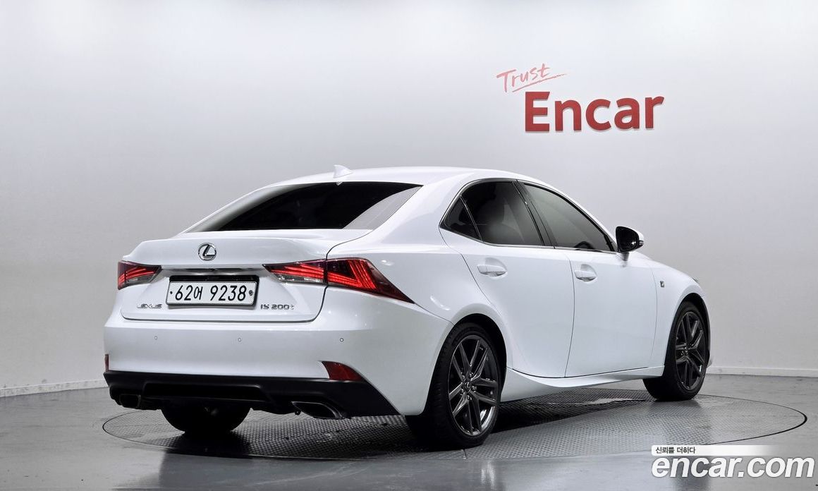 Lexus IS200t фото 2