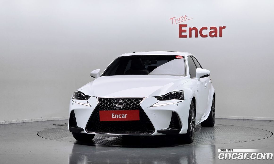 Lexus IS200t фото 3