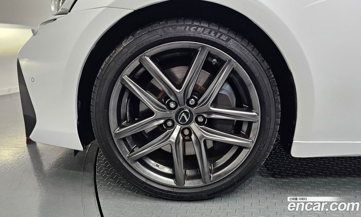 Lexus IS200t фото 5