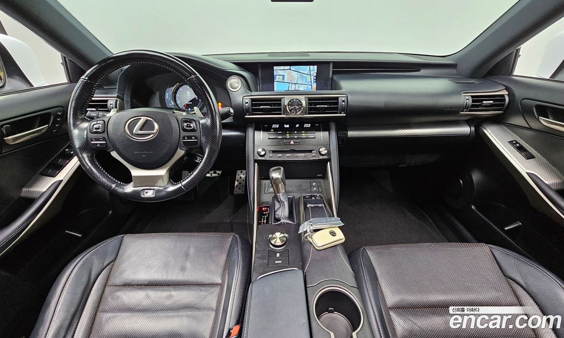 Lexus IS200t фото 7