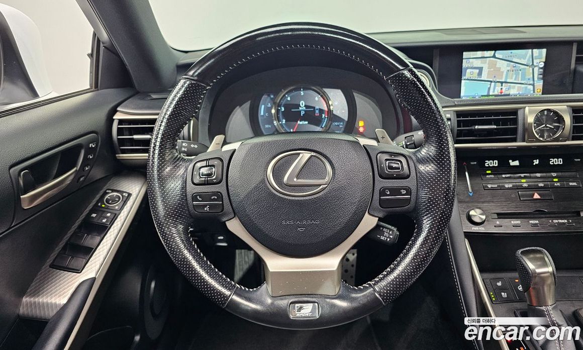 Lexus IS200t фото 13