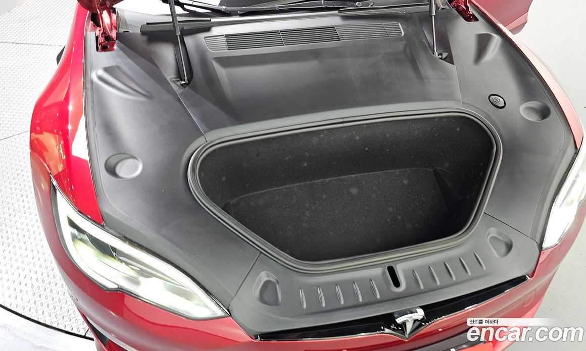 Tesla Model S фото 6