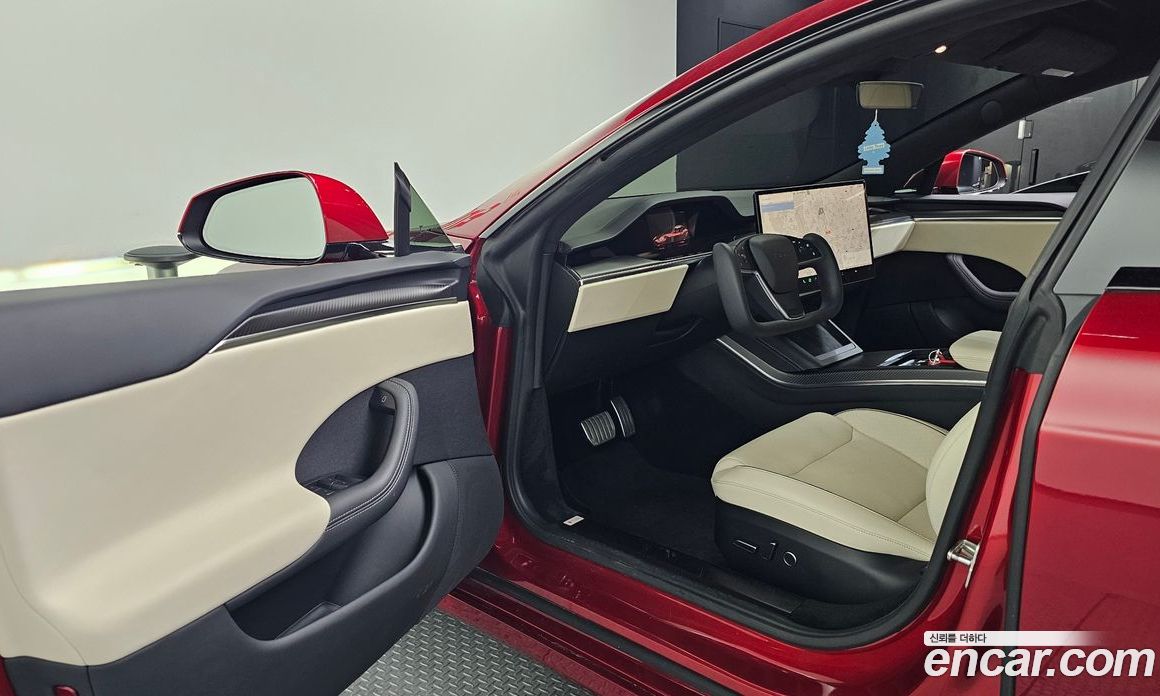 Tesla Model S фото 10