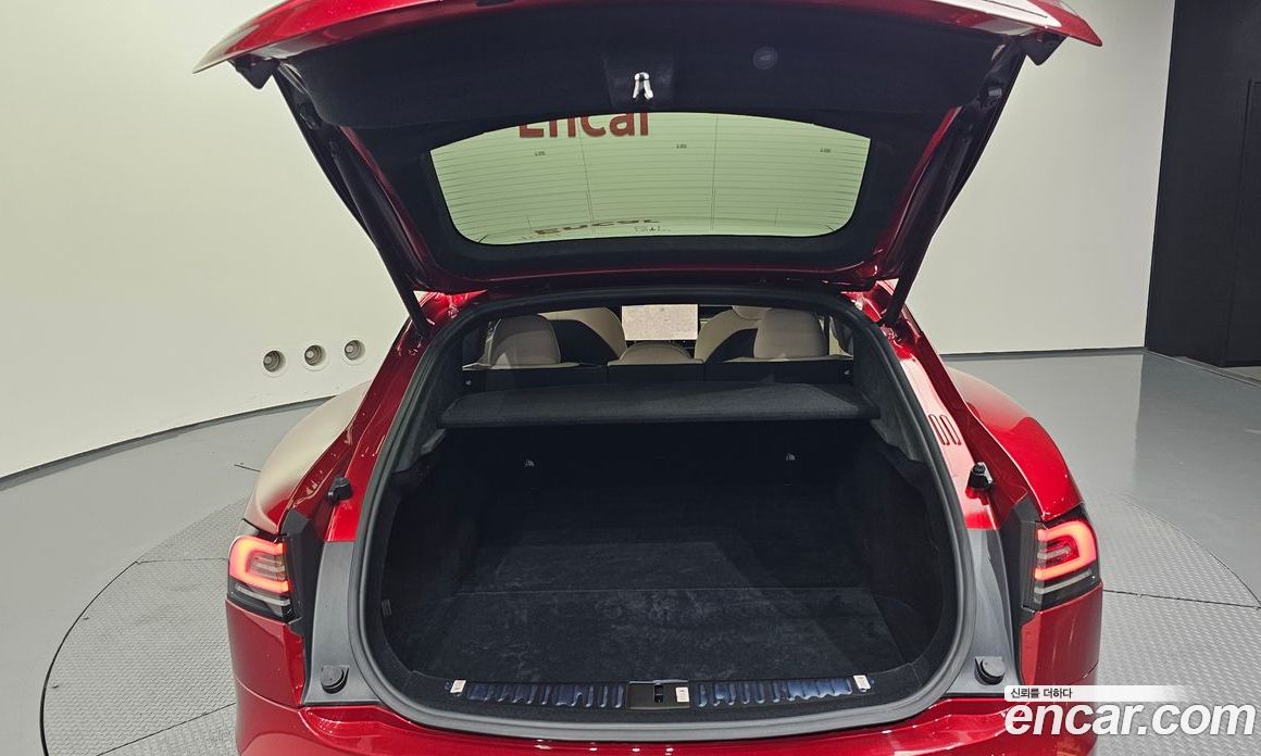 Tesla Model S фото 17